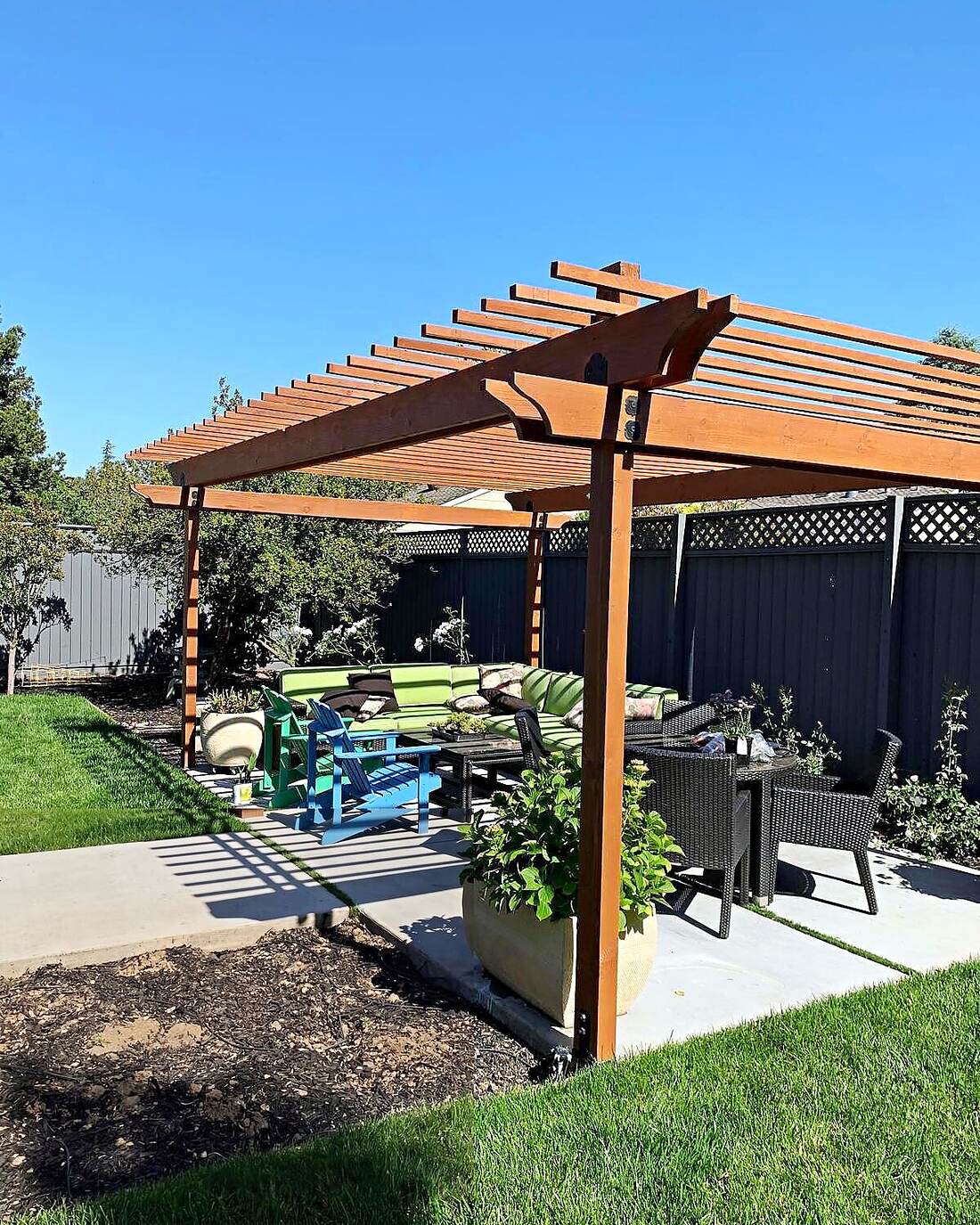 Custom redwood pergola and patio built by Junior Elite Services in a Bay Area backyard